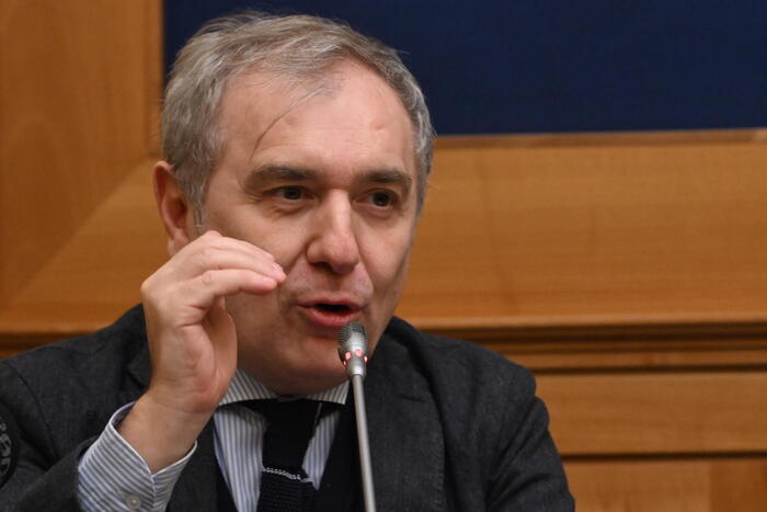 L'indipendenza della giustizia dalla politica: un'analisi approfondita del presidente dell'Anm Giuseppe Santalucia 1 Lindipendenza della giustizia