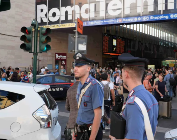 Maggiore sicurezza a Roma: controlli dei Carabinieri in Termini e Esquilino con risultati significativi